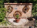 2021_05_27-Insektenhotel-Totholzecke-Mauer-07